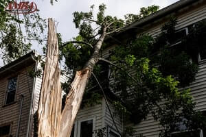 Zahlt Wohngebäudeversicherung bei Sturmschäden?